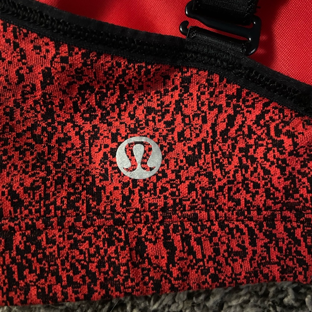 Lululemon Women’s Size 6 Bra Red and Black